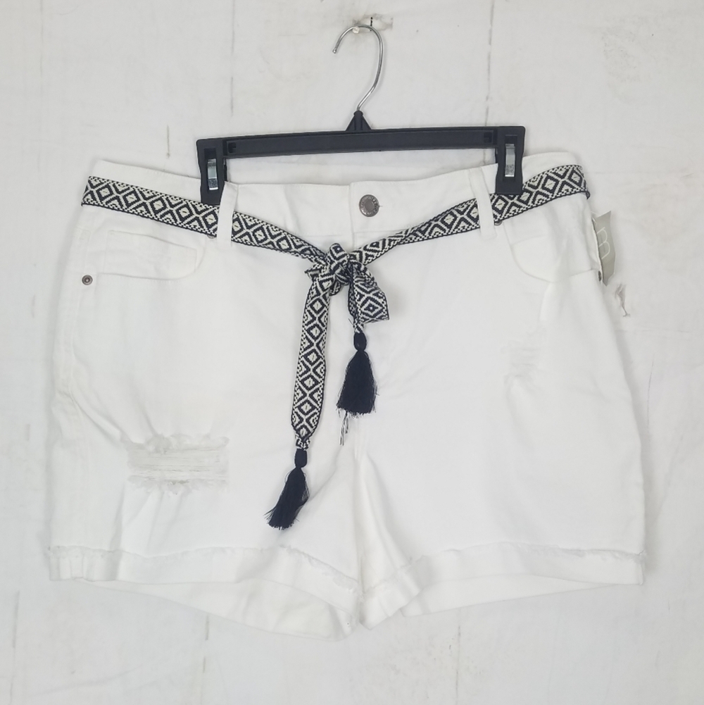 Maunces white distressed high rise belted shorts